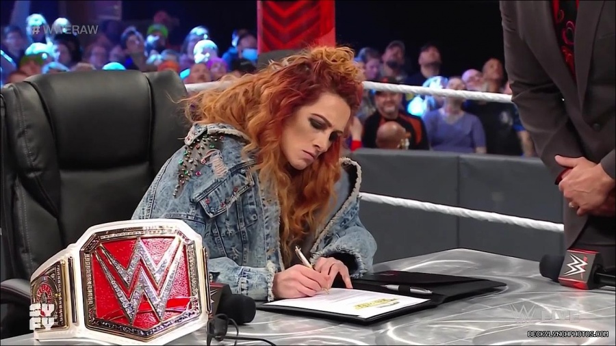 WWE_Monday_Night_Raw_2022_02_14_720p_HDTV_x264-NWCHD_mp4_003658888.jpg