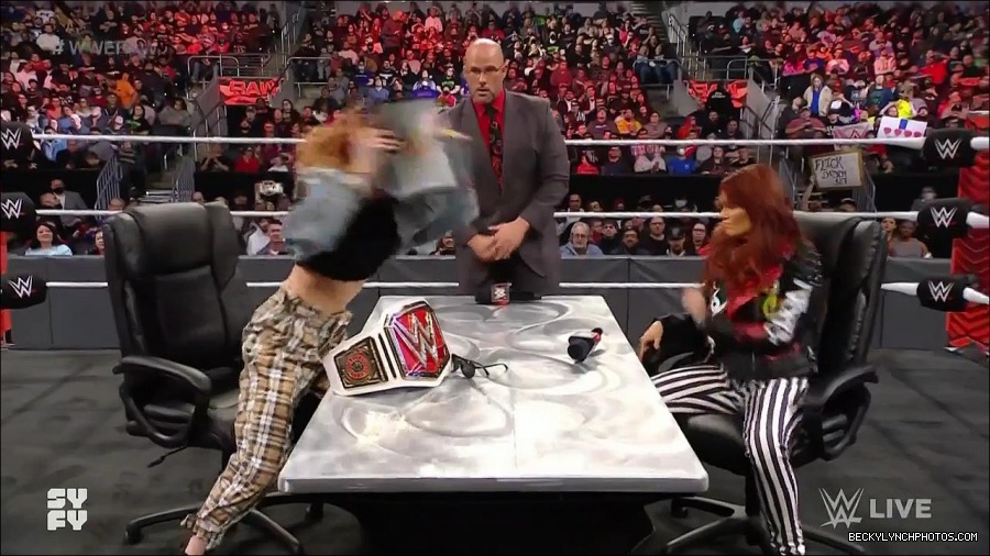 WWE_Monday_Night_Raw_2022_02_14_720p_HDTV_x264-NWCHD_mp4_003693322.jpg