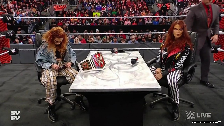 WWE_Monday_Night_Raw_2022_02_14_720p_HDTV_x264-NWCHD_mp4_003698528.jpg