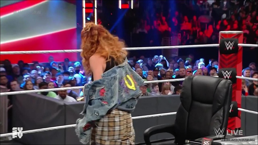 WWE_Monday_Night_Raw_2022_02_14_720p_HDTV_x264-NWCHD_mp4_003702131.jpg