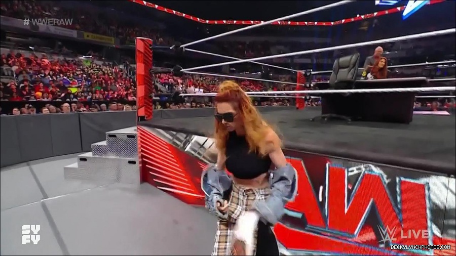 WWE_Monday_Night_Raw_2022_02_14_720p_HDTV_x264-NWCHD_mp4_003709338.jpg