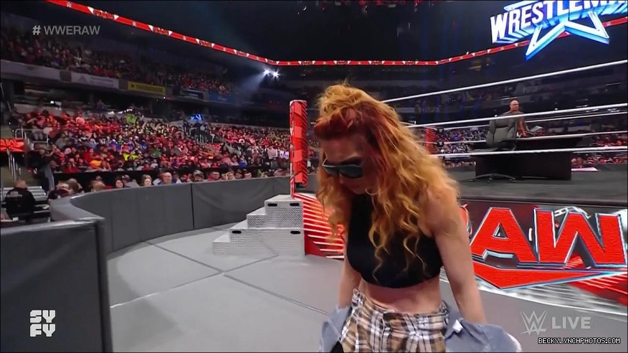 WWE_Monday_Night_Raw_2022_02_14_720p_HDTV_x264-NWCHD_mp4_003711741.jpg
