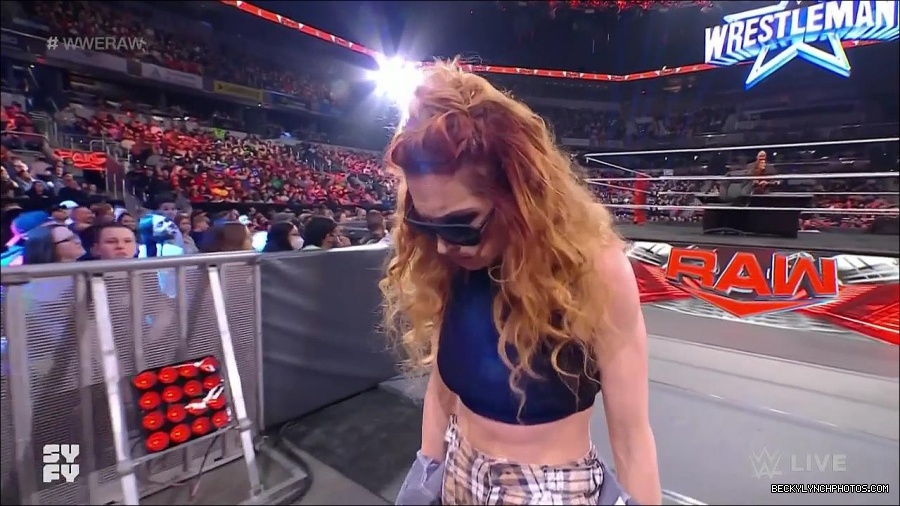 WWE_Monday_Night_Raw_2022_02_14_720p_HDTV_x264-NWCHD_mp4_003714944.jpg