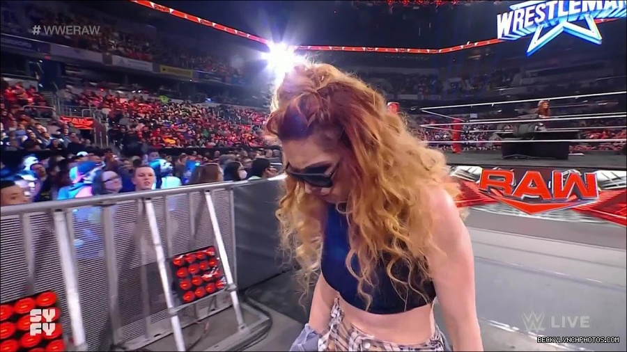 WWE_Monday_Night_Raw_2022_02_14_720p_HDTV_x264-NWCHD_mp4_003715344.jpg