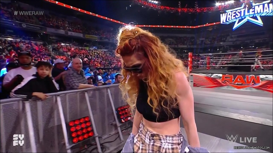 WWE_Monday_Night_Raw_2022_02_14_720p_HDTV_x264-NWCHD_mp4_003718147.jpg