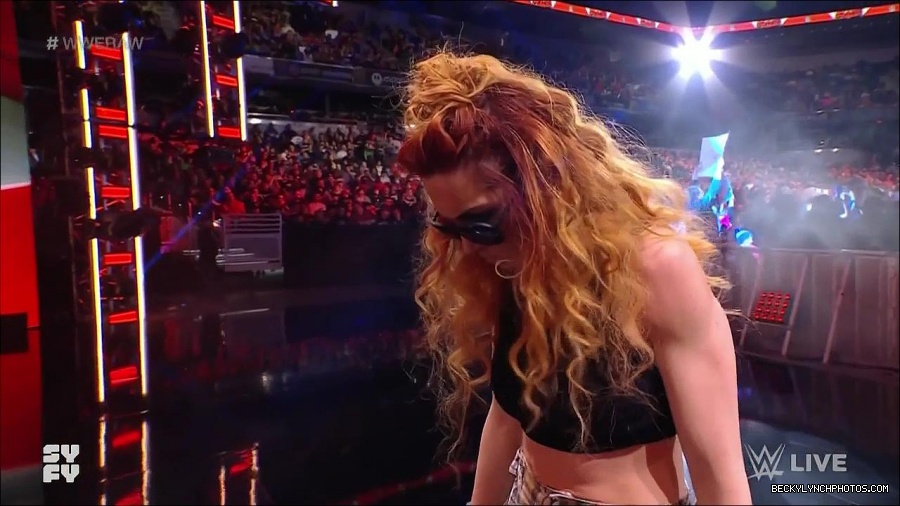 WWE_Monday_Night_Raw_2022_02_14_720p_HDTV_x264-NWCHD_mp4_003726155.jpg