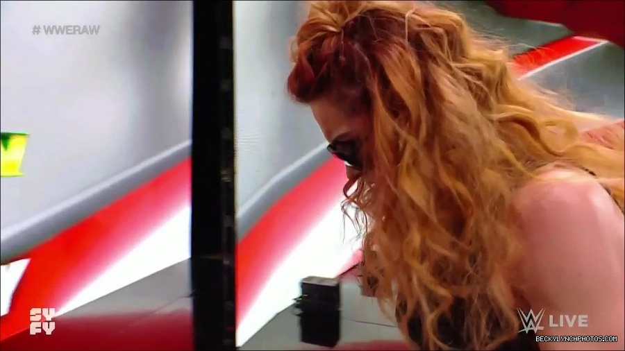 WWE_Monday_Night_Raw_2022_02_14_720p_HDTV_x264-NWCHD_mp4_003731761.jpg