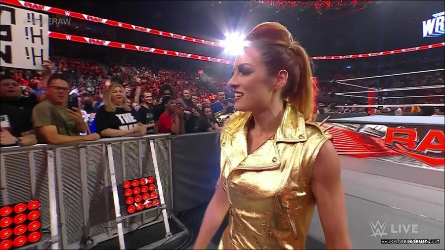 WWE_Monday_Night_Raw_2022_03_14_720p_HDTV_x264-NWCHD_mp4_004810676.jpg