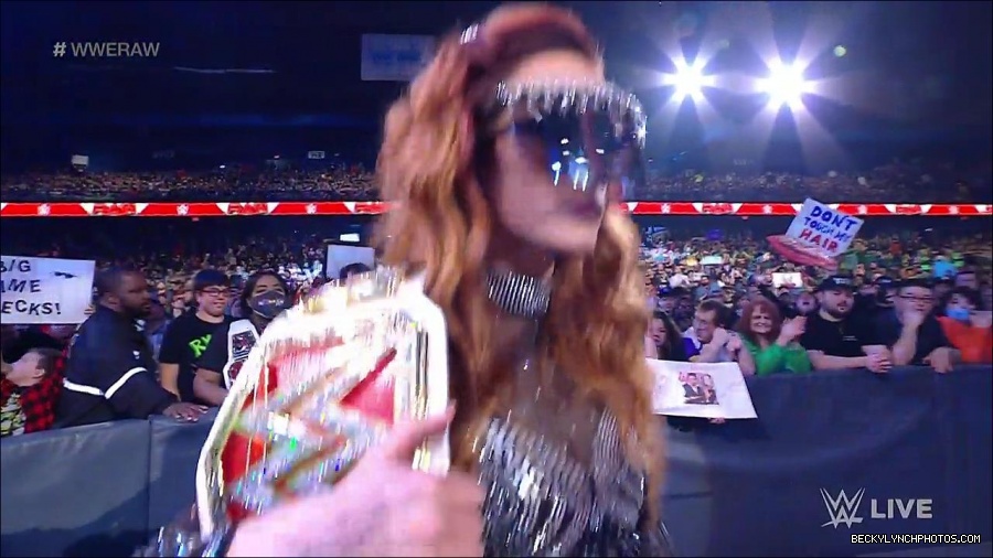 WWE_RAW_21st_March_2022_720p_WEBRip_h264-TJ_mp4_003837411.jpg