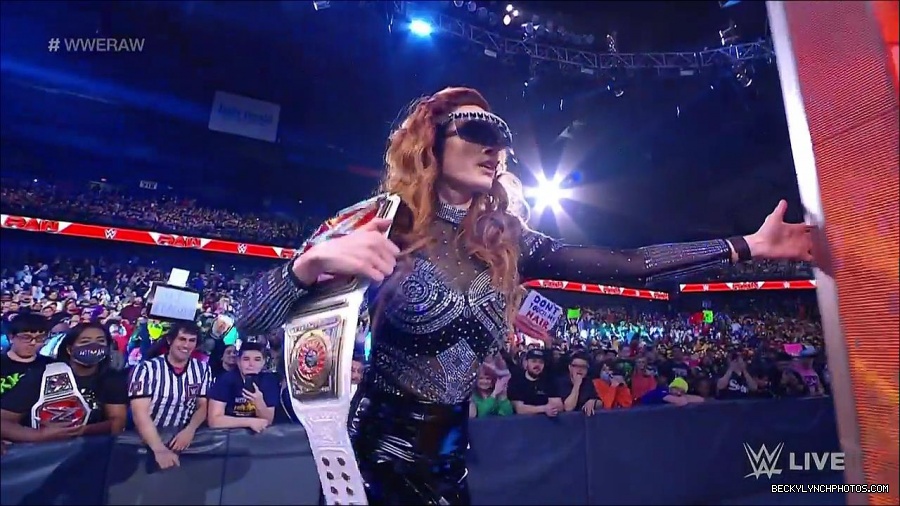 WWE_RAW_21st_March_2022_720p_WEBRip_h264-TJ_mp4_003838612.jpg