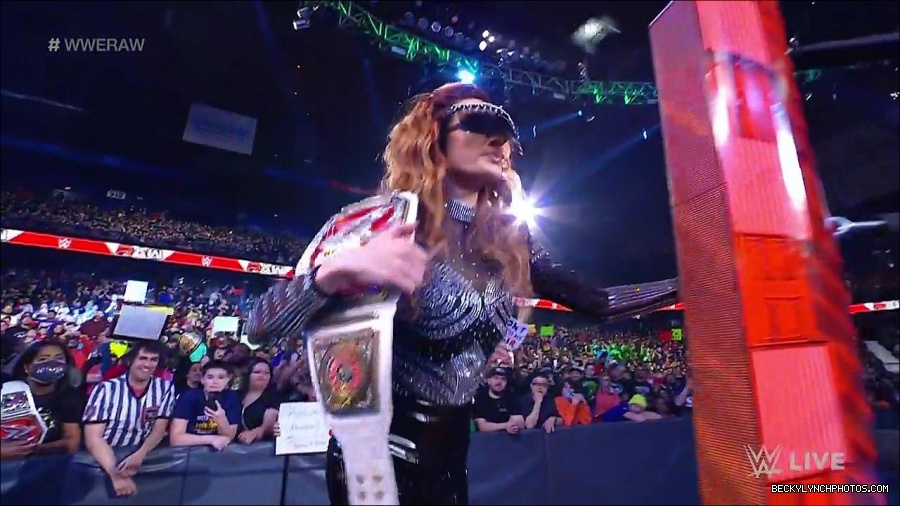 WWE_RAW_21st_March_2022_720p_WEBRip_h264-TJ_mp4_003839012.jpg