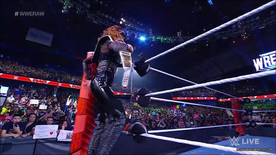 WWE_RAW_21st_March_2022_720p_WEBRip_h264-TJ_mp4_003841415.jpg