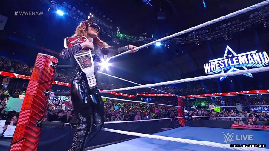 WWE_RAW_21st_March_2022_720p_WEBRip_h264-TJ_mp4_003843417.jpg