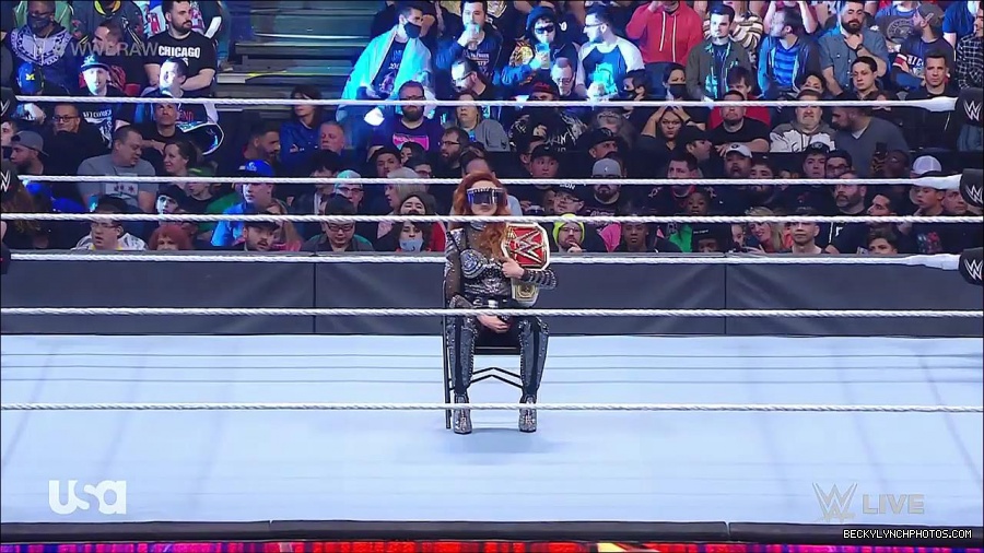 WWE_RAW_21st_March_2022_720p_WEBRip_h264-TJ_mp4_003961535.jpg