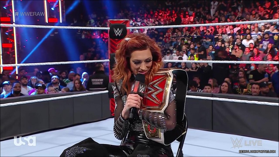 WWE_RAW_21st_March_2022_720p_WEBRip_h264-TJ_mp4_004061485.jpg
