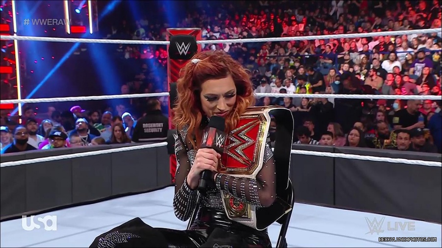 WWE_RAW_21st_March_2022_720p_WEBRip_h264-TJ_mp4_004061885.jpg