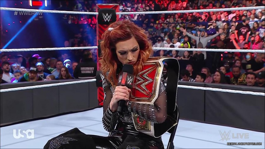 WWE_RAW_21st_March_2022_720p_WEBRip_h264-TJ_mp4_004064688.jpg