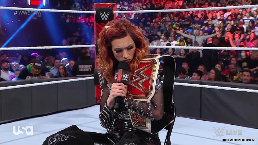 WWE_RAW_21st_March_2022_720p_WEBRip_h264-TJ_mp4_004065088.jpg