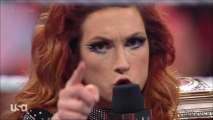 WWE_RAW_21st_March_2022_720p_WEBRip_h264-TJ_mp4_004127951.jpg