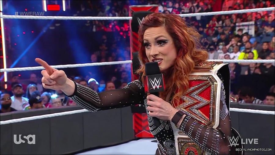 WWE_RAW_21st_March_2022_720p_WEBRip_h264-TJ_mp4_004129152.jpg