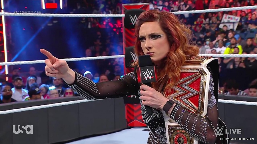 WWE_RAW_21st_March_2022_720p_WEBRip_h264-TJ_mp4_004129553.jpg