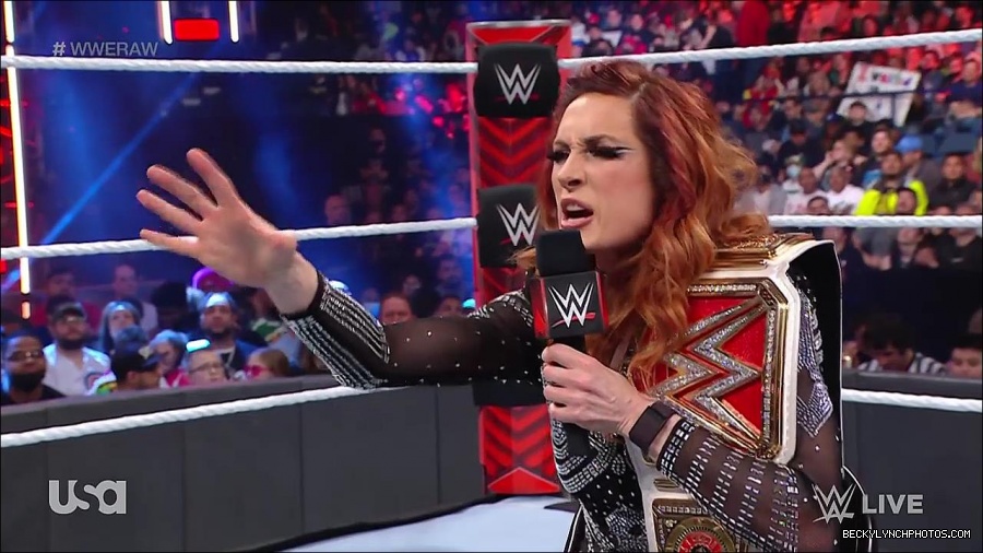 WWE_RAW_21st_March_2022_720p_WEBRip_h264-TJ_mp4_004129953.jpg