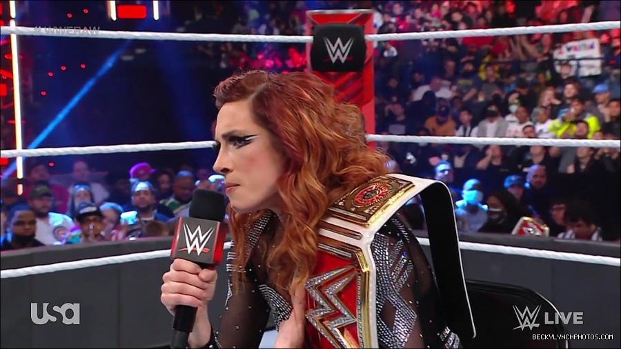 WWE_RAW_21st_March_2022_720p_WEBRip_h264-TJ_mp4_004155178.jpg