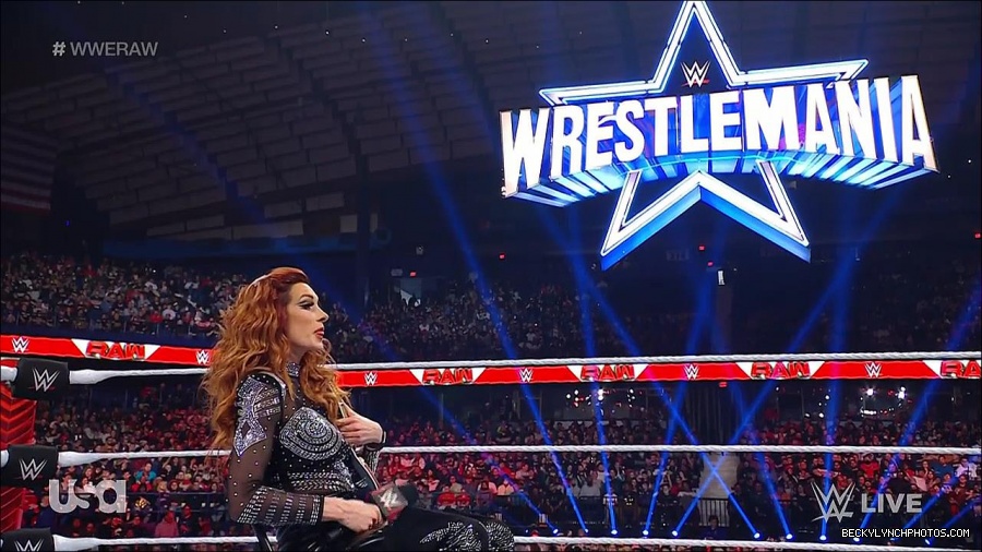 WWE_RAW_21st_March_2022_720p_WEBRip_h264-TJ_mp4_004212435.jpg