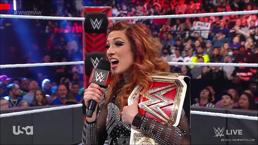 WWE_RAW_21st_March_2022_720p_WEBRip_h264-TJ_mp4_004214037.jpg