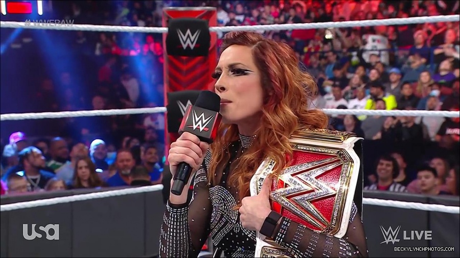WWE_RAW_21st_March_2022_720p_WEBRip_h264-TJ_mp4_004215639.jpg