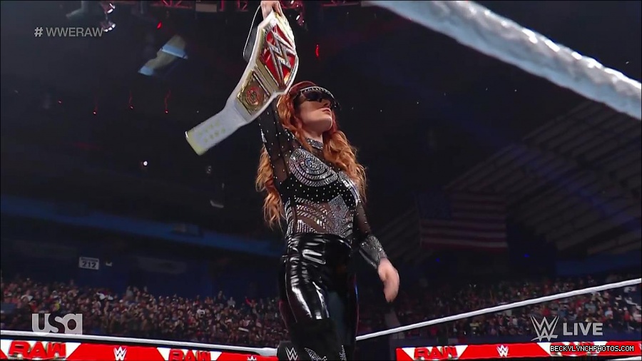 WWE_RAW_21st_March_2022_720p_WEBRip_h264-TJ_mp4_004237661.jpg