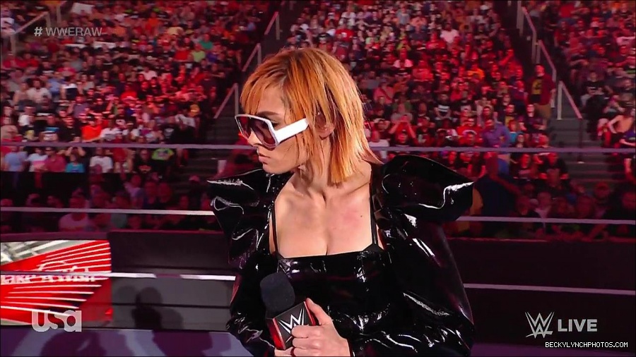 WWE_RAW_25th_April_2022_720p_WEBRip_h264-TJ_mp4_003653315.jpg