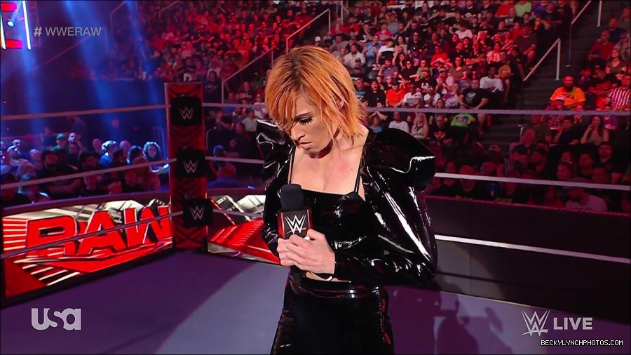 WWE_RAW_25th_April_2022_720p_WEBRip_h264-TJ_mp4_003662925.jpg