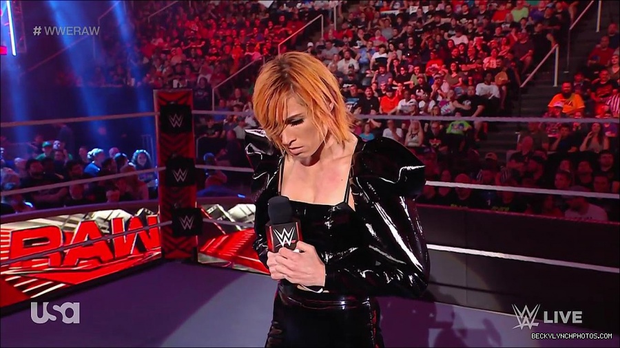 WWE_RAW_25th_April_2022_720p_WEBRip_h264-TJ_mp4_003663726.jpg
