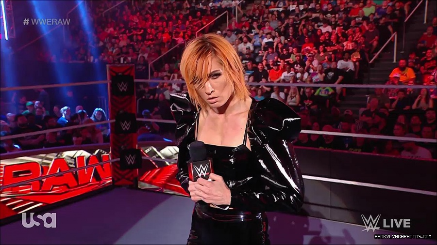 WWE_RAW_25th_April_2022_720p_WEBRip_h264-TJ_mp4_003664126.jpg