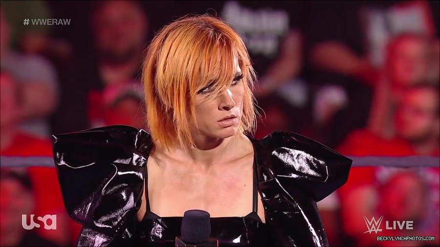WWE_RAW_25th_April_2022_720p_WEBRip_h264-TJ_mp4_003665327.jpg