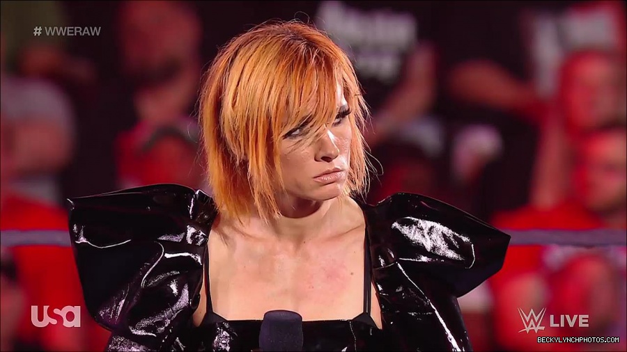 WWE_RAW_25th_April_2022_720p_WEBRip_h264-TJ_mp4_003666128.jpg