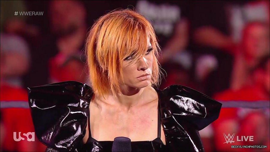 WWE_RAW_25th_April_2022_720p_WEBRip_h264-TJ_mp4_003666529.jpg