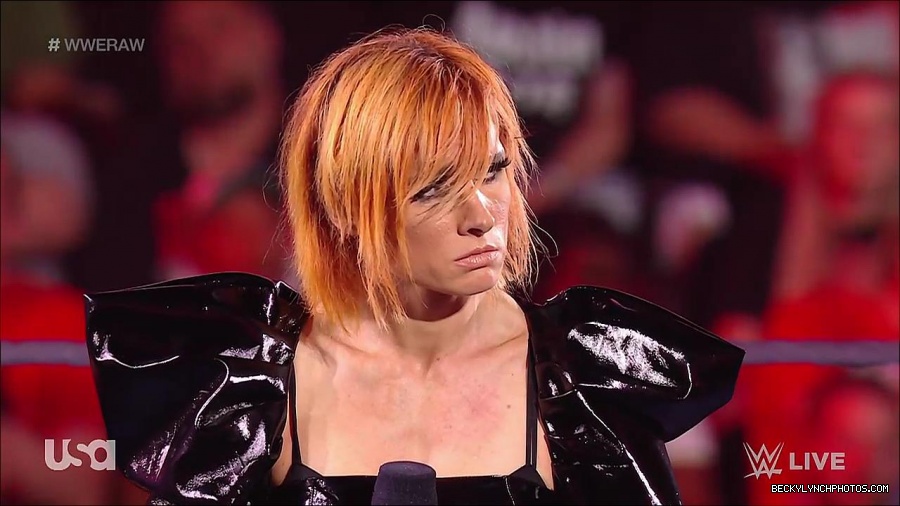 WWE_RAW_25th_April_2022_720p_WEBRip_h264-TJ_mp4_003666929.jpg