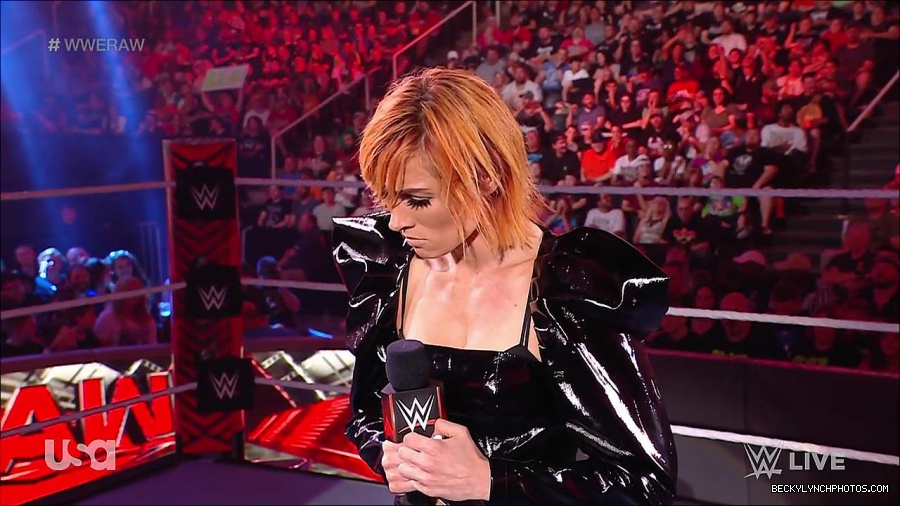 WWE_RAW_25th_April_2022_720p_WEBRip_h264-TJ_mp4_003669732.jpg
