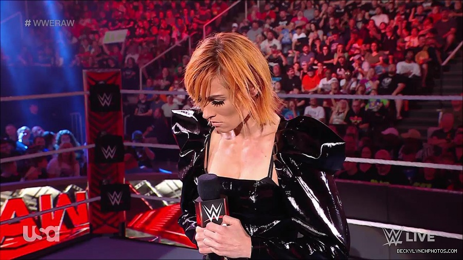 WWE_RAW_25th_April_2022_720p_WEBRip_h264-TJ_mp4_003670132.jpg