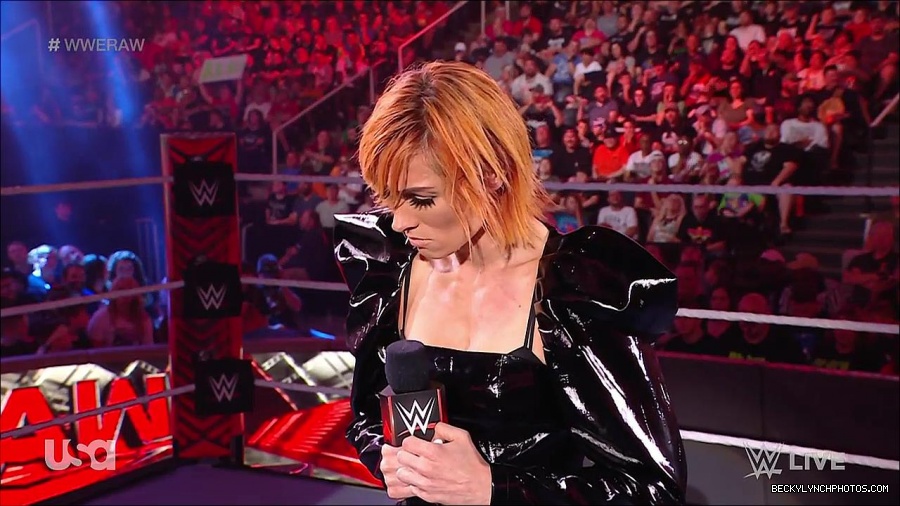 WWE_RAW_25th_April_2022_720p_WEBRip_h264-TJ_mp4_003670533.jpg