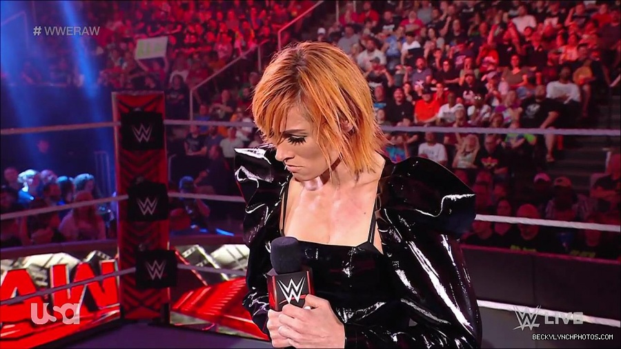 WWE_RAW_25th_April_2022_720p_WEBRip_h264-TJ_mp4_003670933.jpg