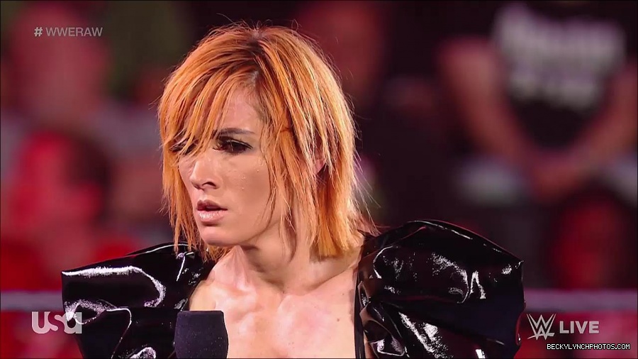 WWE_RAW_25th_April_2022_720p_WEBRip_h264-TJ_mp4_003674136.jpg