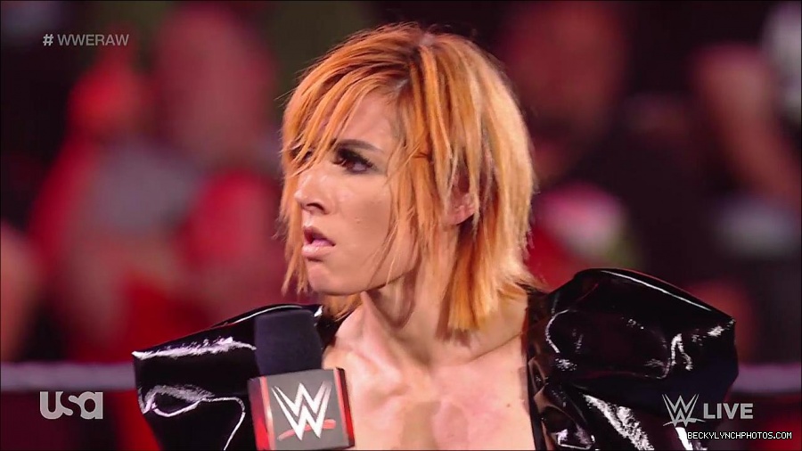 WWE_RAW_25th_April_2022_720p_WEBRip_h264-TJ_mp4_003674937.jpg