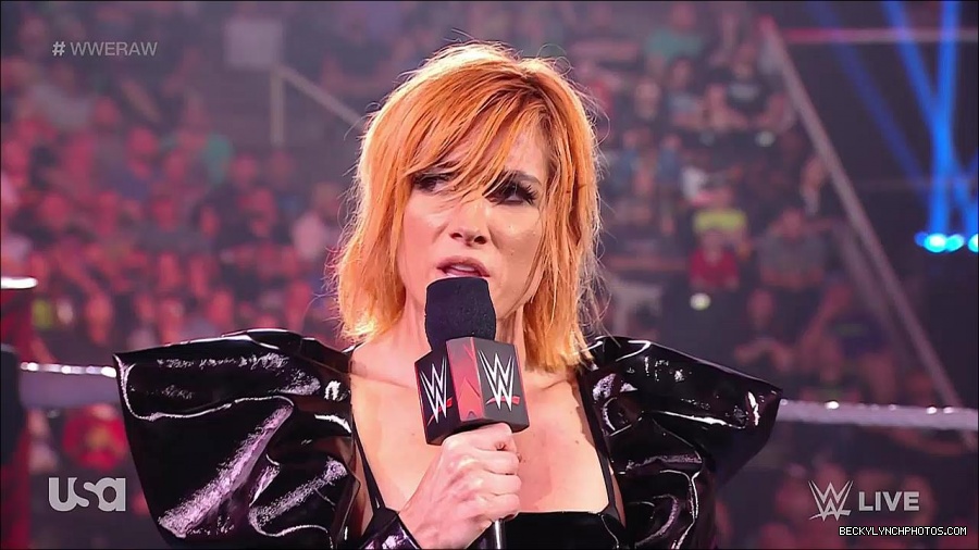 WWE_RAW_25th_April_2022_720p_WEBRip_h264-TJ_mp4_003680142.jpg