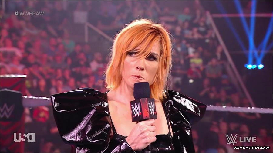 WWE_RAW_25th_April_2022_720p_WEBRip_h264-TJ_mp4_003681744.jpg