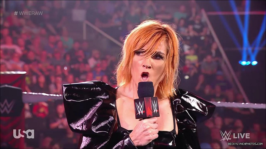 WWE_RAW_25th_April_2022_720p_WEBRip_h264-TJ_mp4_003682144.jpg