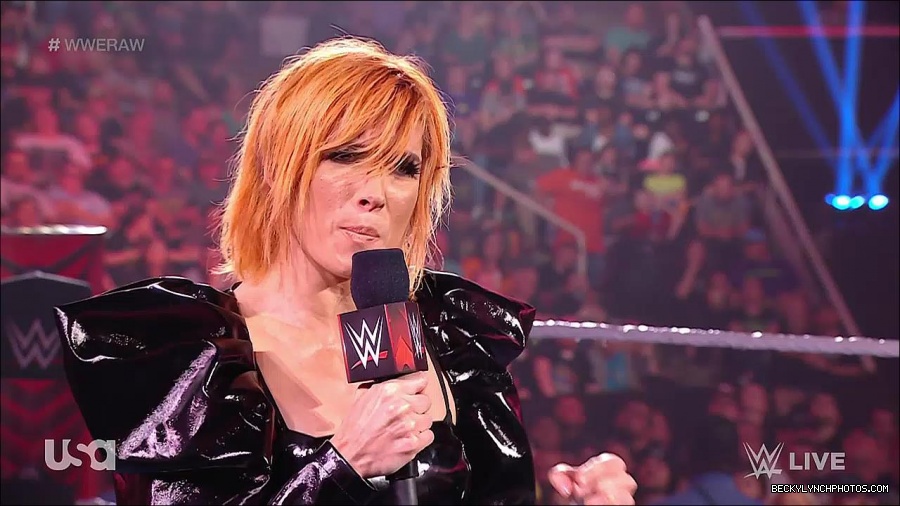 WWE_RAW_25th_April_2022_720p_WEBRip_h264-TJ_mp4_003684146.jpg