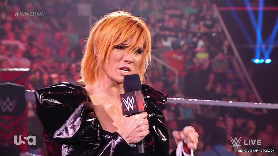 WWE_RAW_25th_April_2022_720p_WEBRip_h264-TJ_mp4_003684547.jpg
